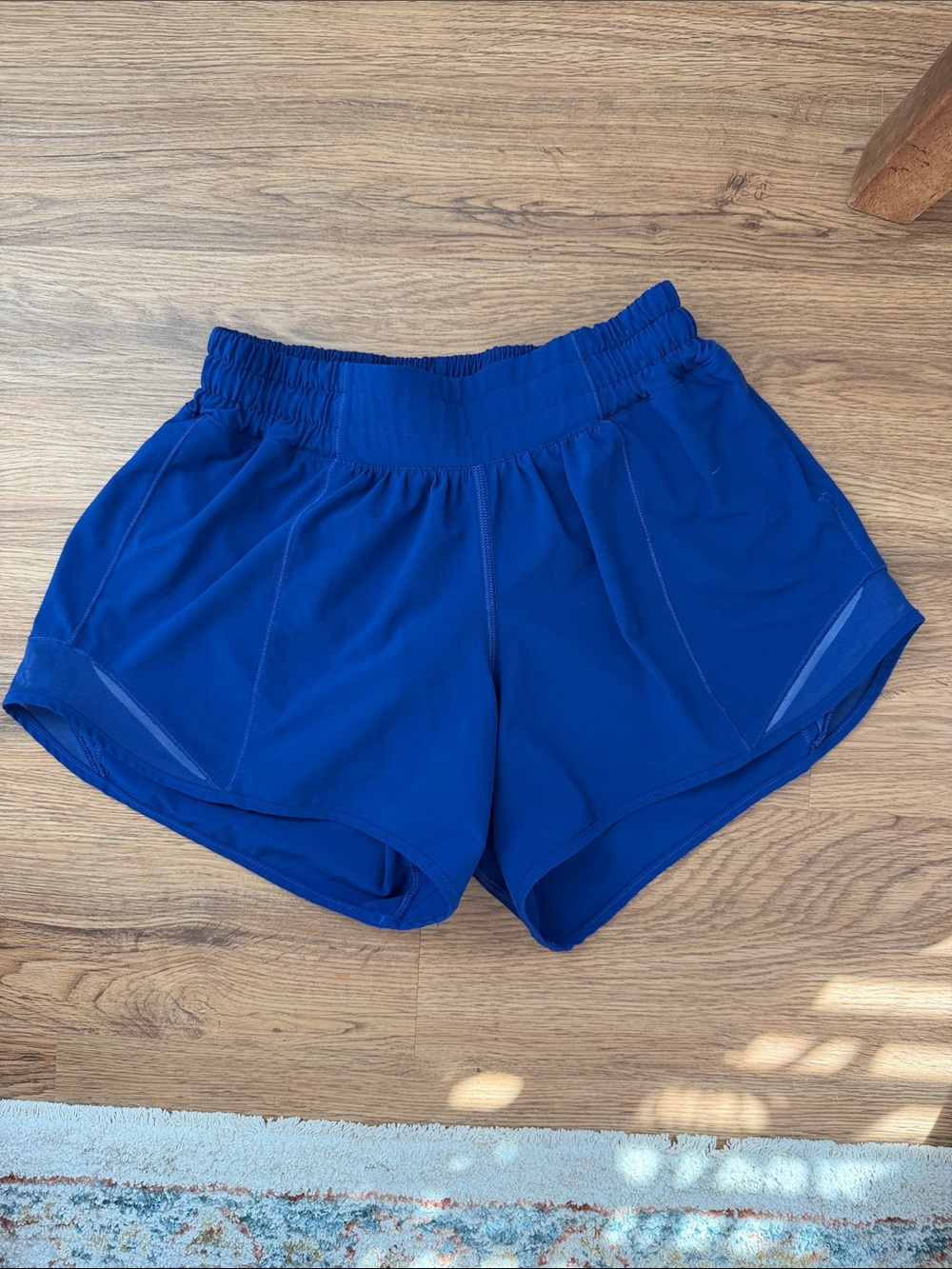 Lululemon Hotty Hot “Beach Ball Blue” HR 4”